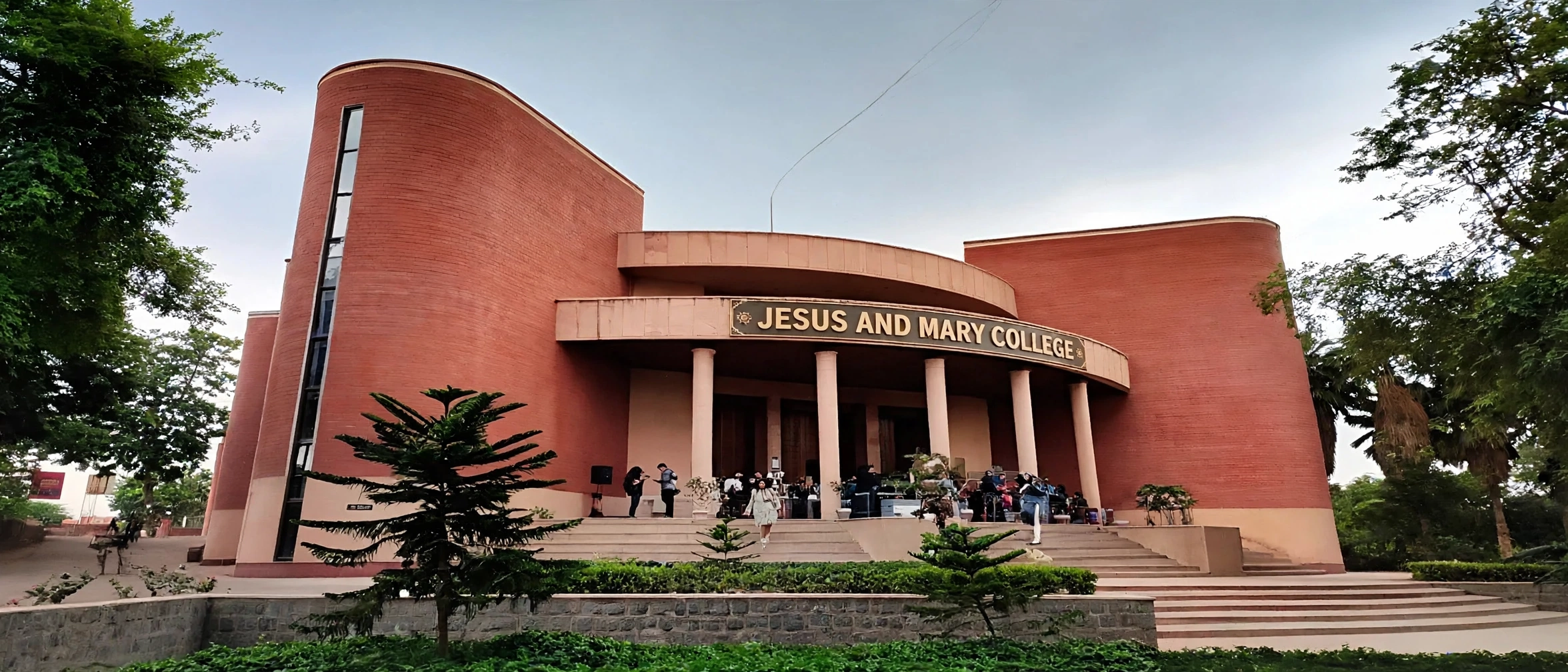 Jesus and Mary College, University of Delhi